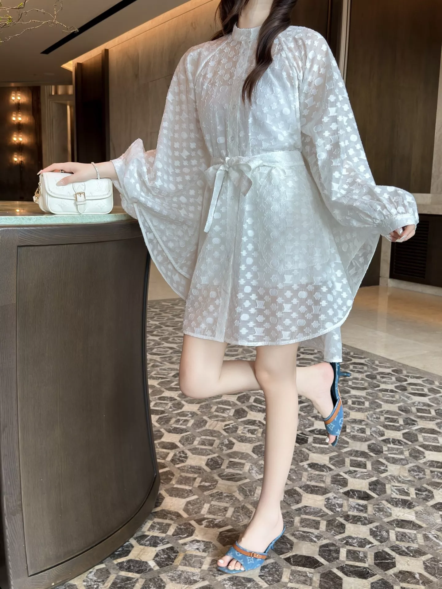 로로피아나 자카드 포인트 시스루 허리끈 상의 상세 이미지 31
