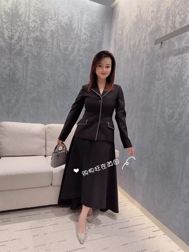 디올 배색 재킷과 언밸런스 스커트 세트 상세 이미지 43