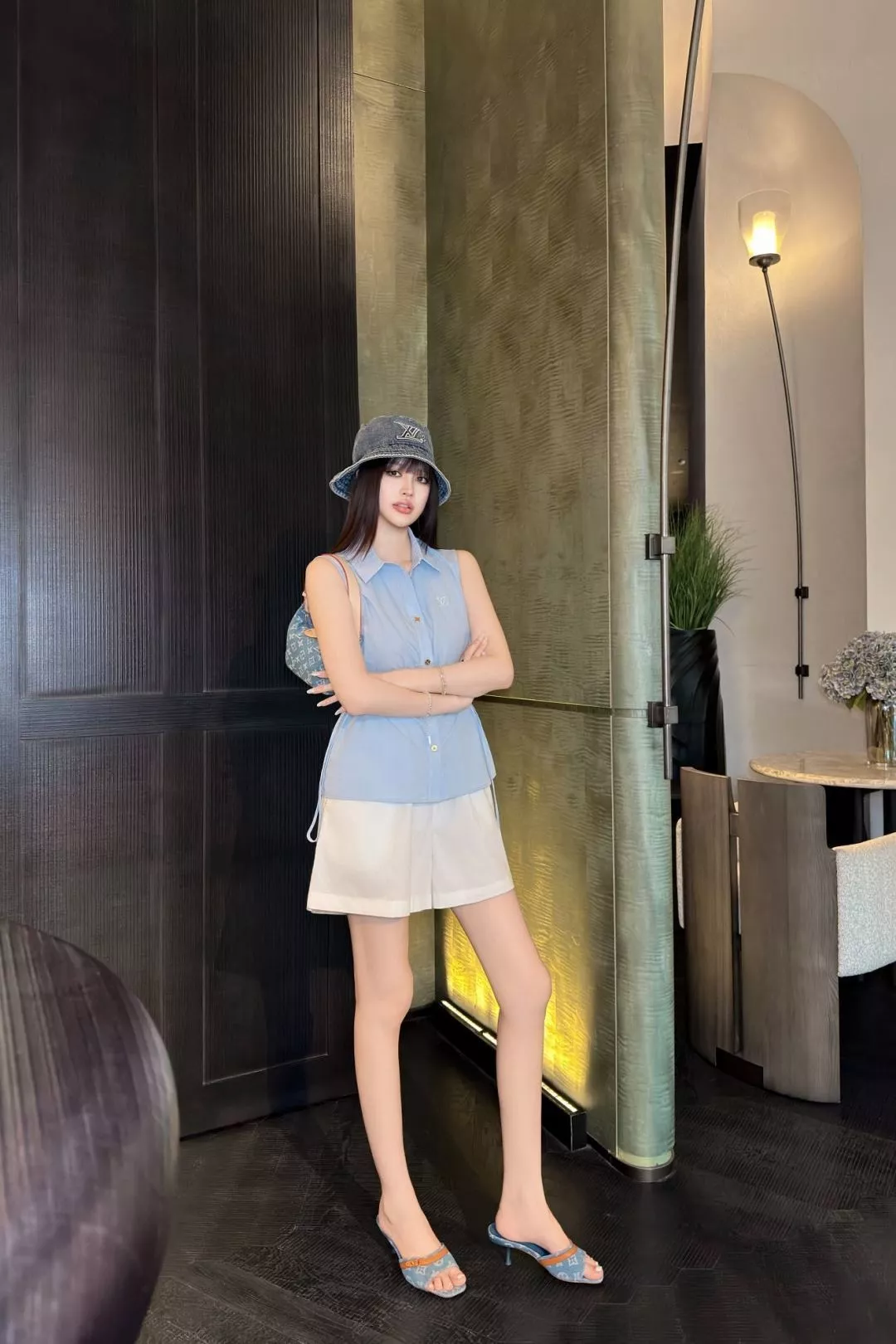 로에베 드로스트링 허리선 민소매 카라 셔츠 상세 이미지 11