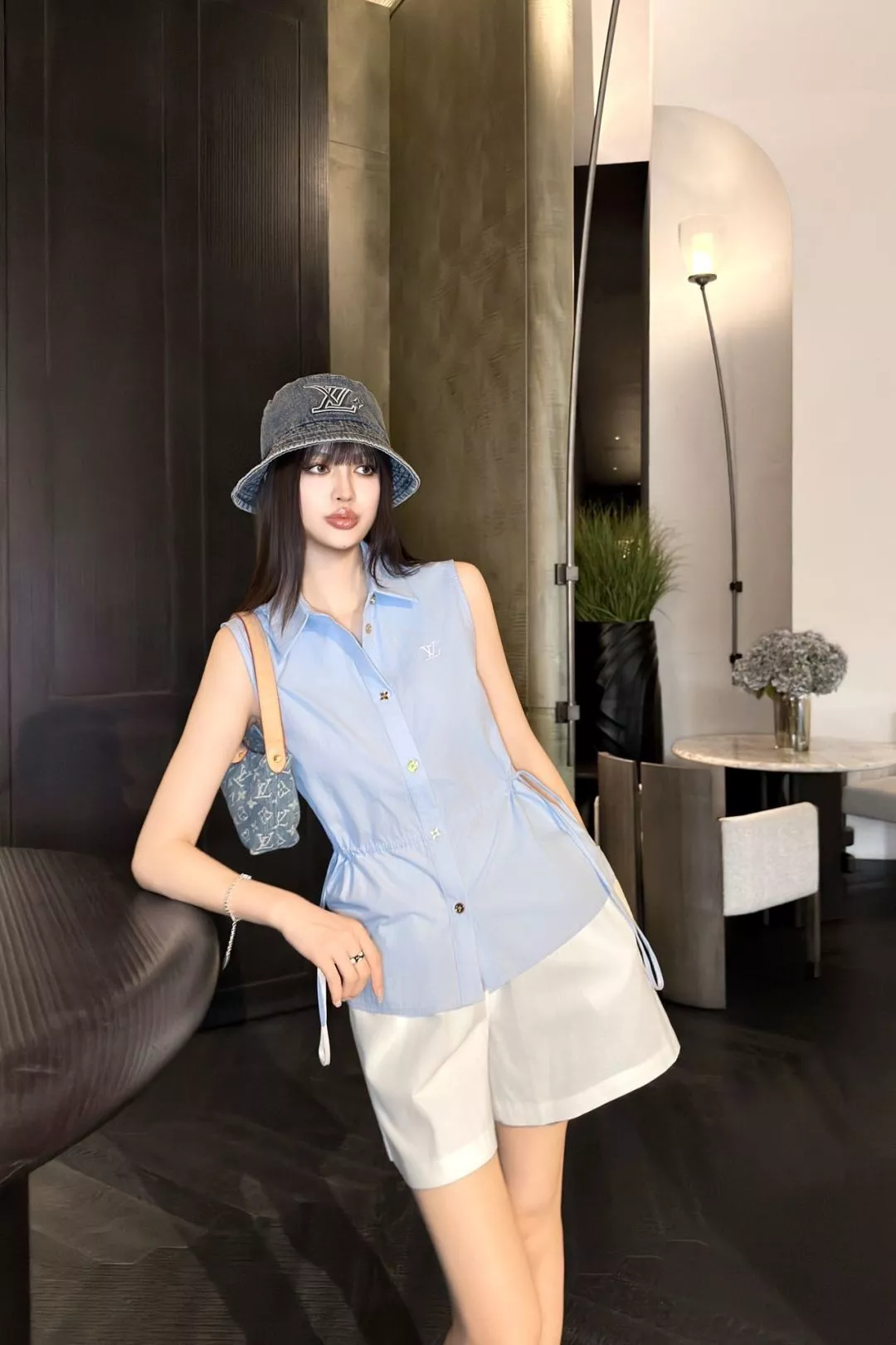 로에베 드로스트링 허리선 민소매 카라 셔츠 상세 이미지 12