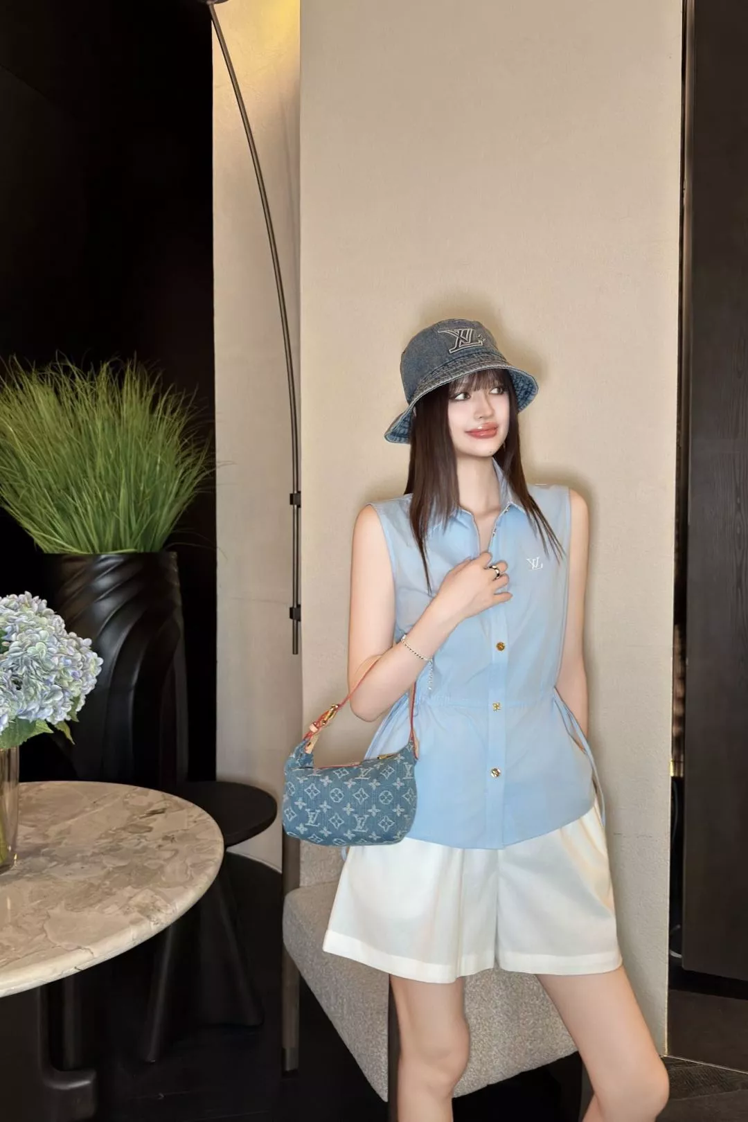 로에베 드로스트링 허리선 민소매 카라 셔츠 상세 이미지 14