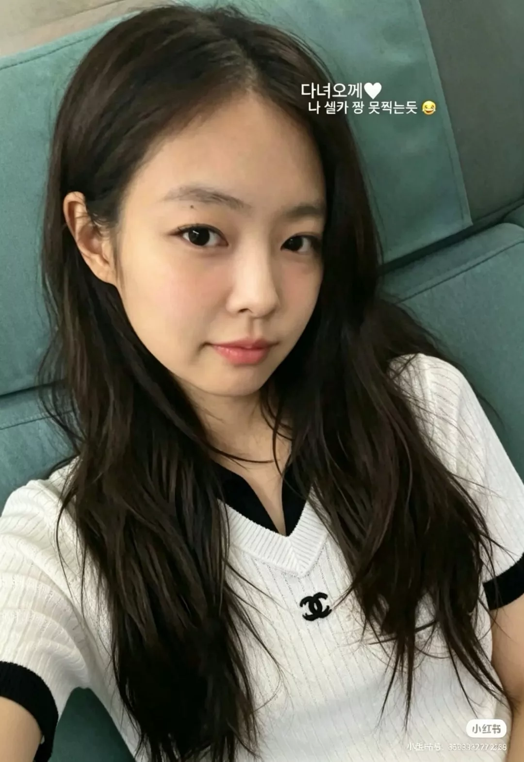 샤넬 배색 브이넥 니트 탑 상세 이미지 16