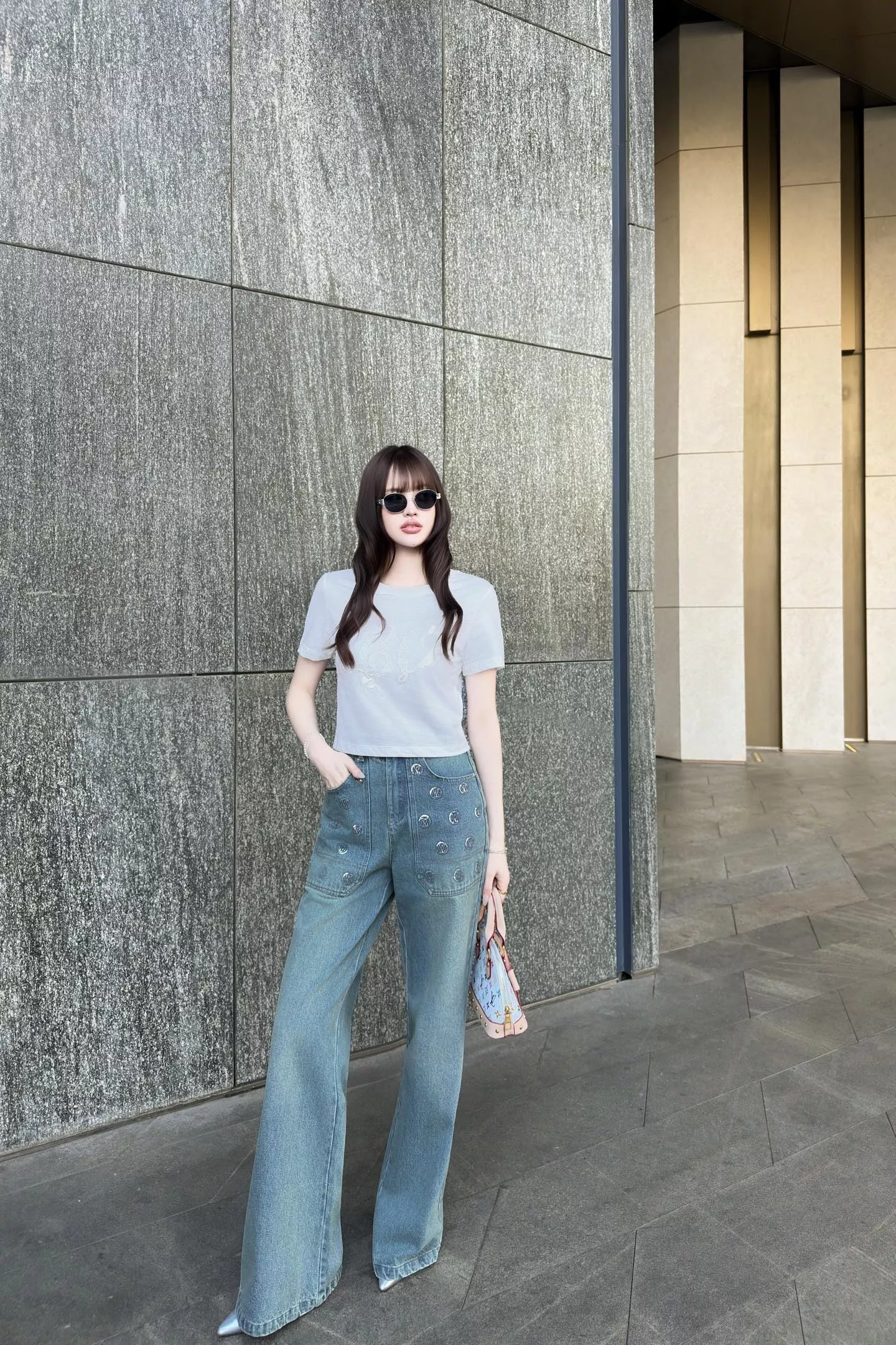 로에베 화이트 자수 크롭 상의 상세 이미지 37