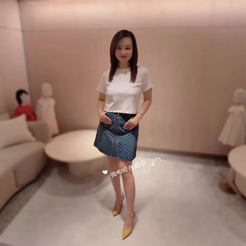 로에베 화이트 자수 크롭 상의 상세 이미지 30