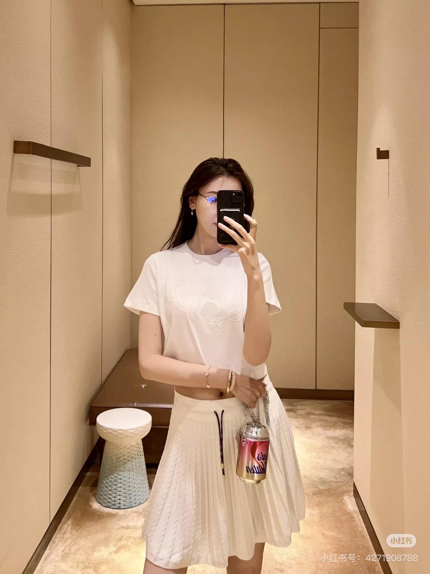 로에베 화이트 자수 크롭 상의 상세 이미지 19