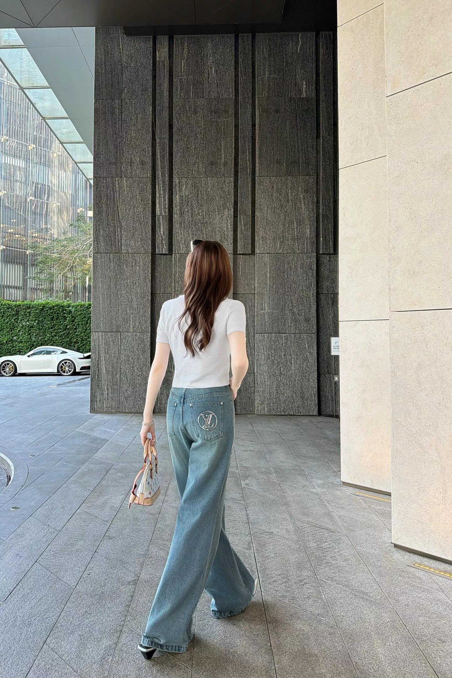로에베 화이트 자수 크롭 상의 상세 이미지 42