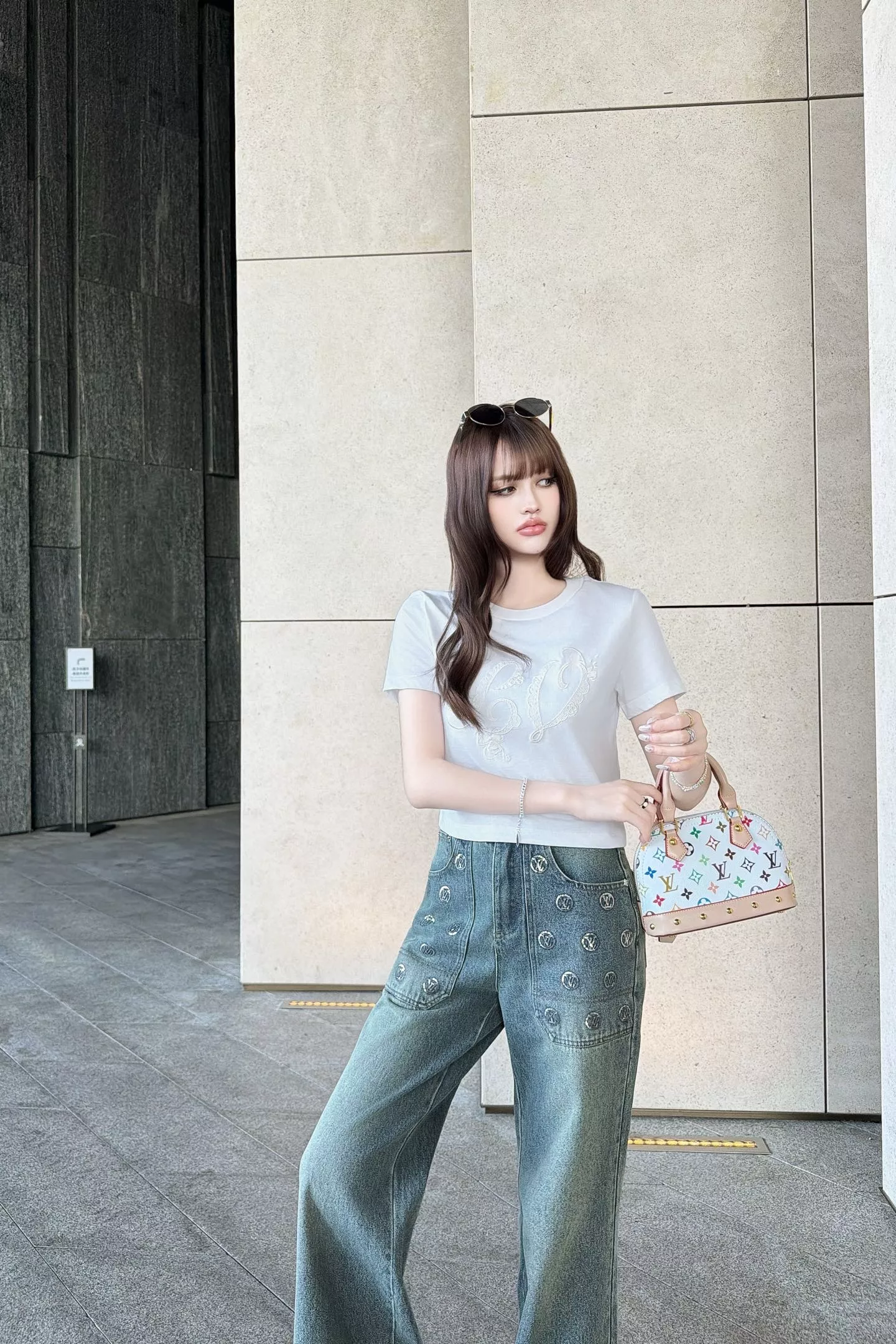 로에베 화이트 자수 크롭 상의 상세 이미지 40