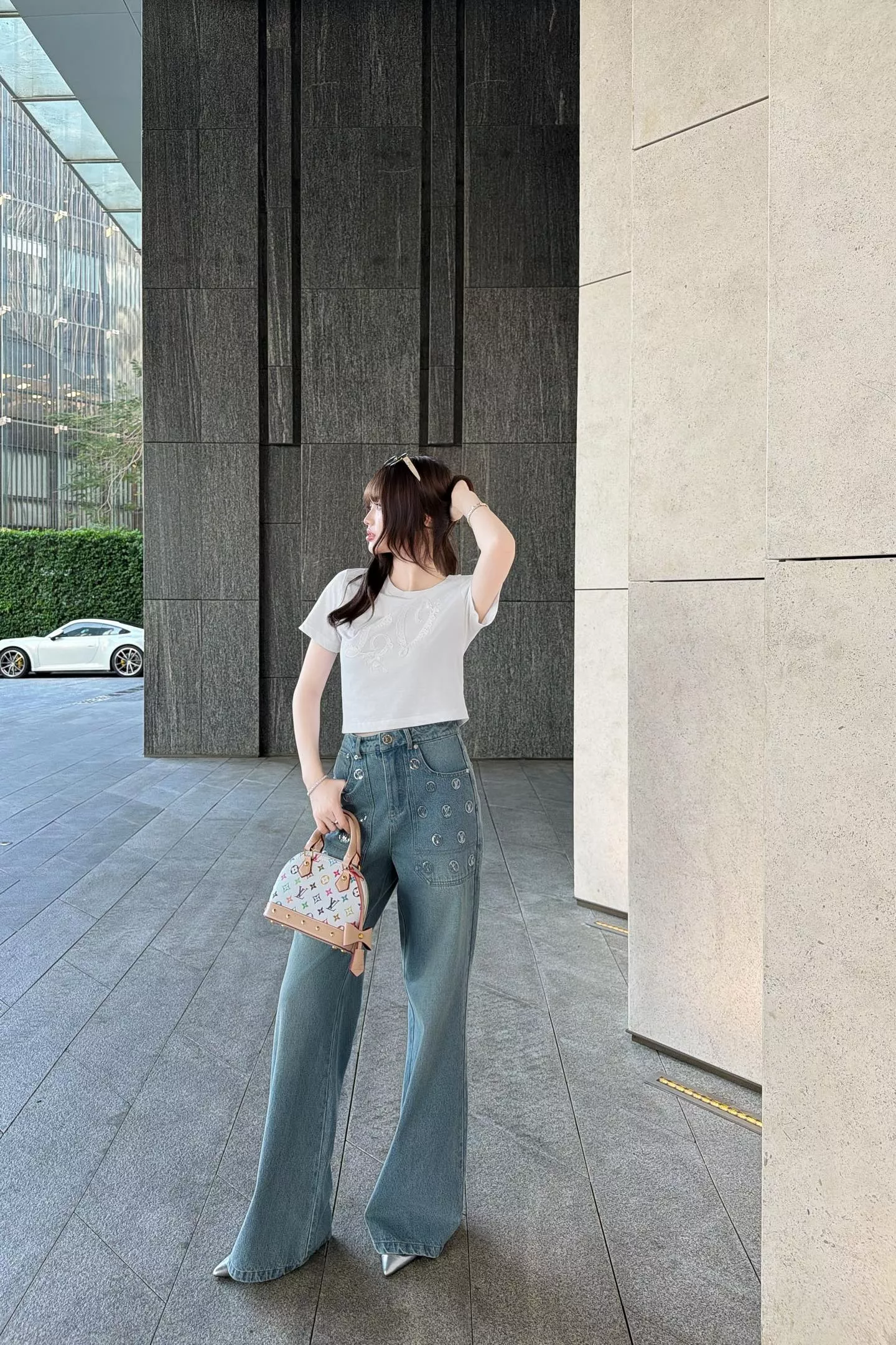 로에베 화이트 자수 크롭 상의 상세 이미지 41