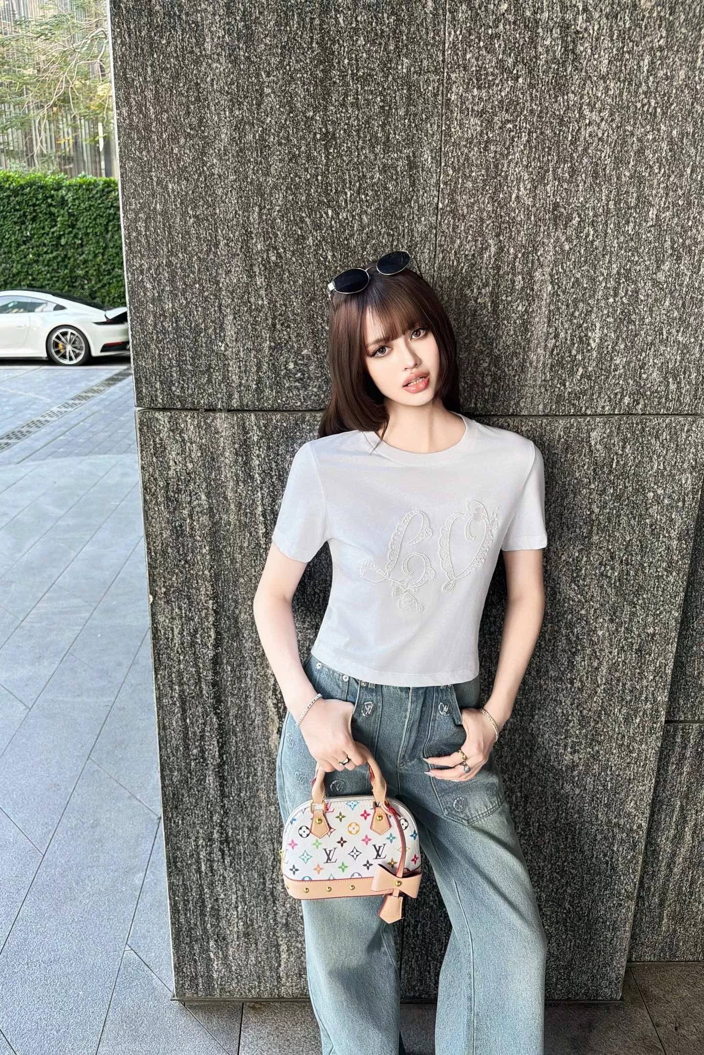 로에베 화이트 자수 크롭 상의 상세 이미지 43