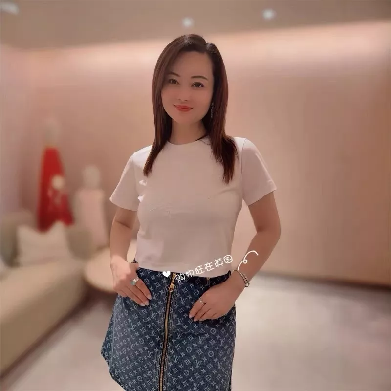 로에베 화이트 자수 크롭 상의 상세 이미지 29