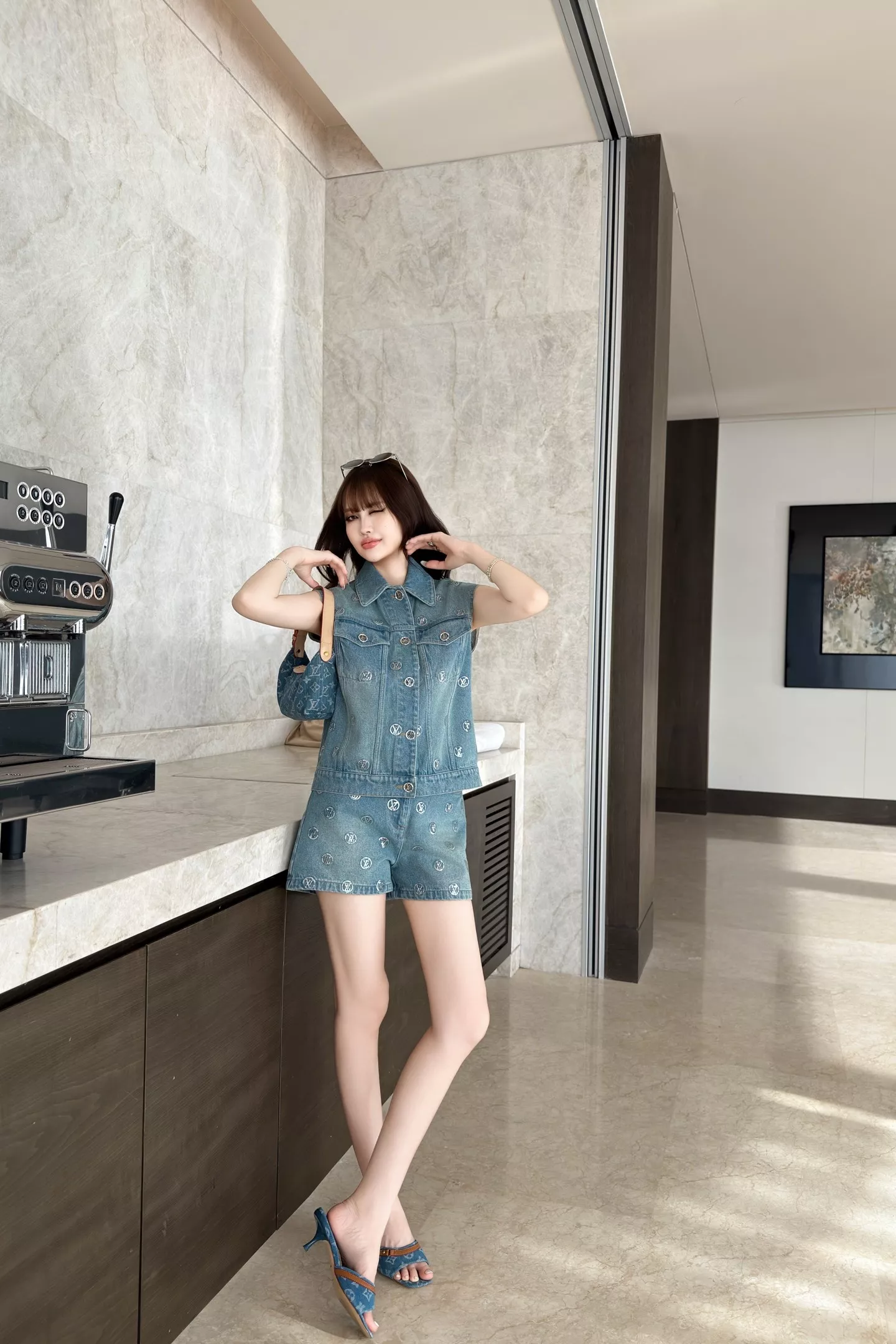 로로피아나 스팽글 자수 포인트 워싱 데님 반바지 상세 이미지 22