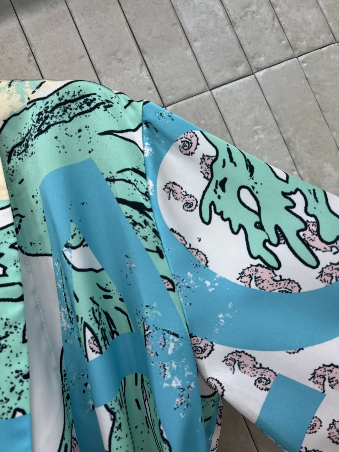 디올 오션 프린팅 로브 스타일 셔츠 상세 이미지 5