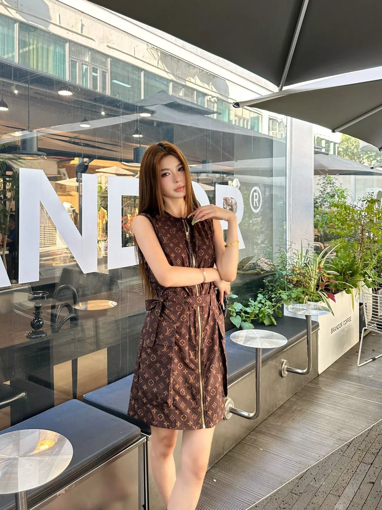 루이비통 모노그램 패턴 슬리브리스 드레스 상세 이미지 18