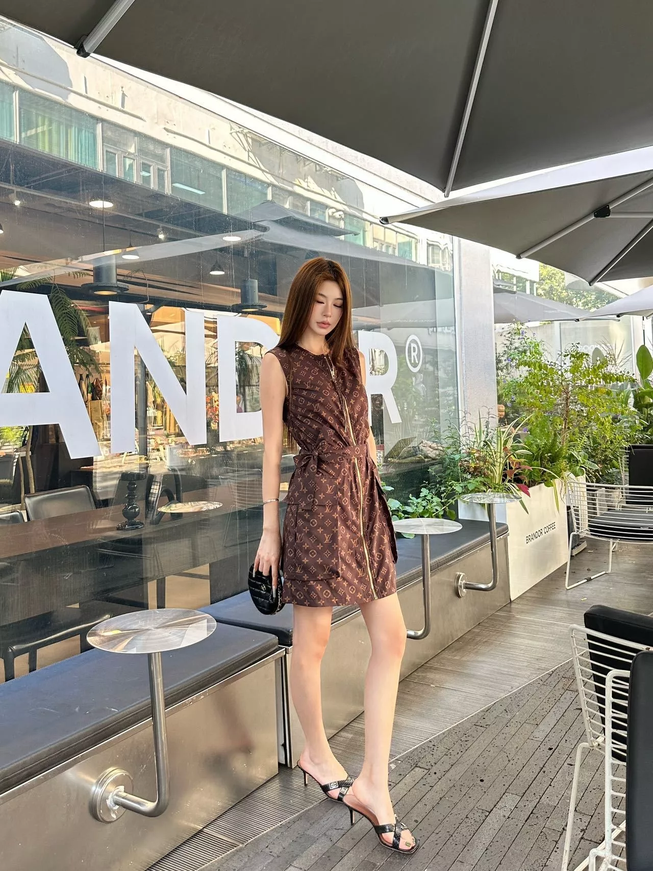 루이비통 모노그램 패턴 슬리브리스 드레스 상세 이미지 14
