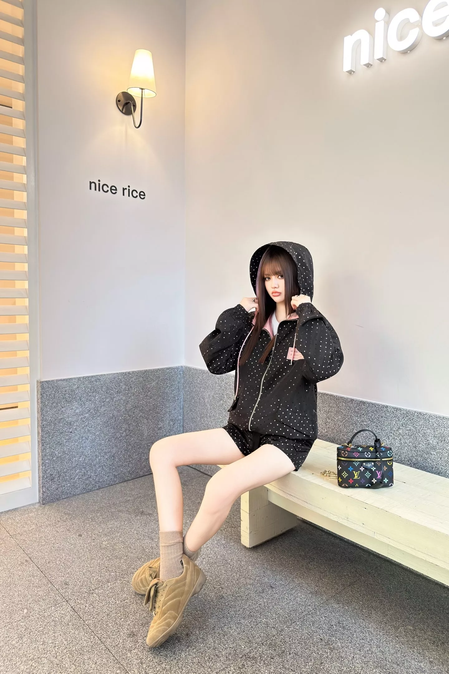 루이비통 도트 후드 재킷과 밴딩 숏팬츠 구성 상세 이미지 31