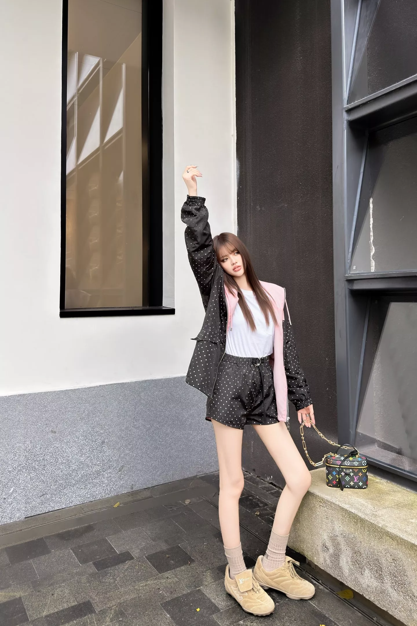 루이비통 도트 후드 재킷과 밴딩 숏팬츠 구성 상세 이미지 27