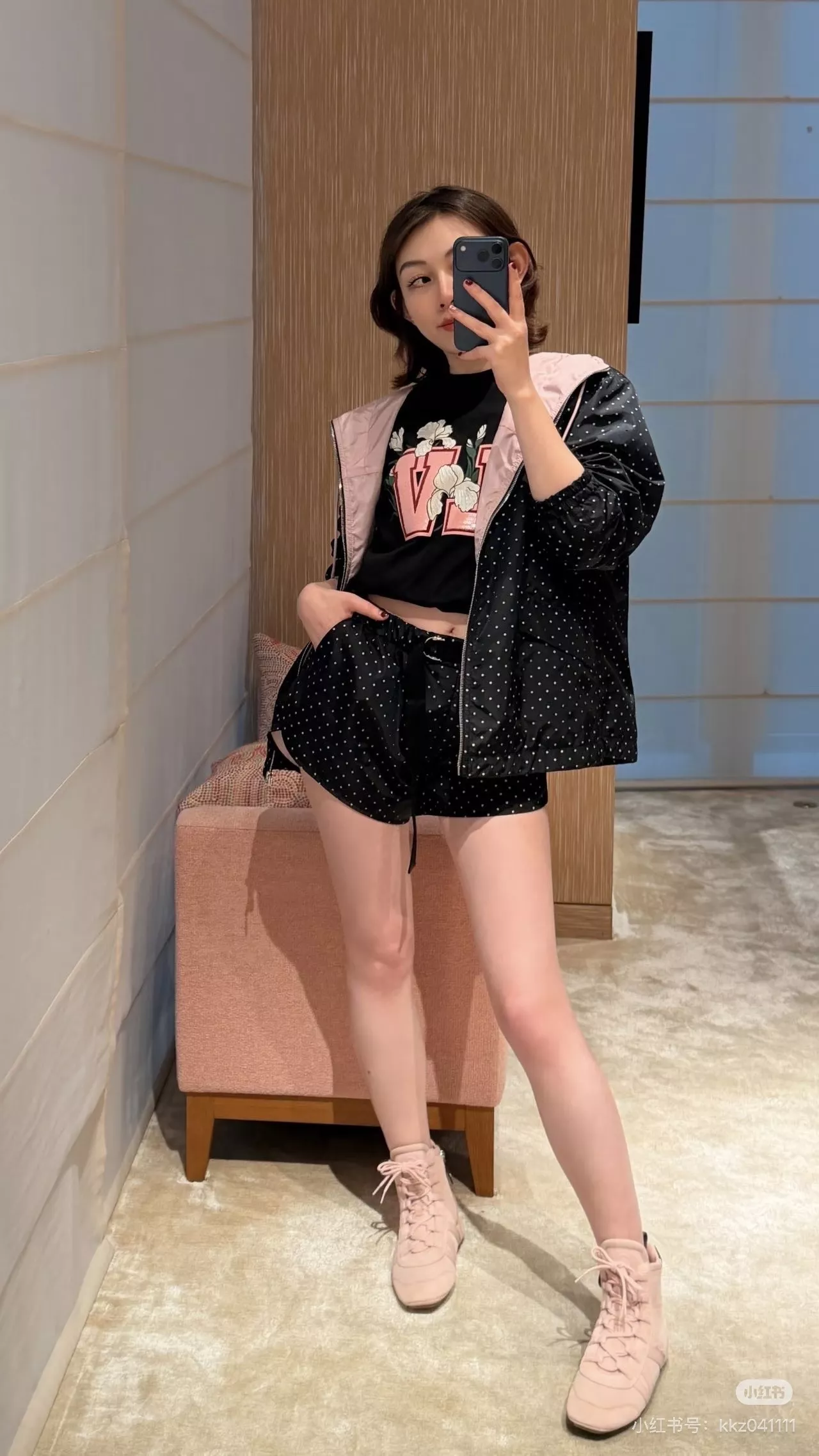 루이비통 도트 후드 재킷과 밴딩 숏팬츠 구성 상세 이미지 18
