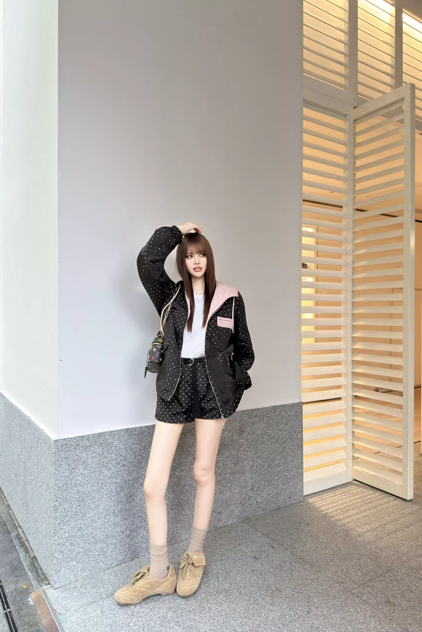 루이비통 도트 후드 재킷과 밴딩 숏팬츠 구성 상세 이미지 26