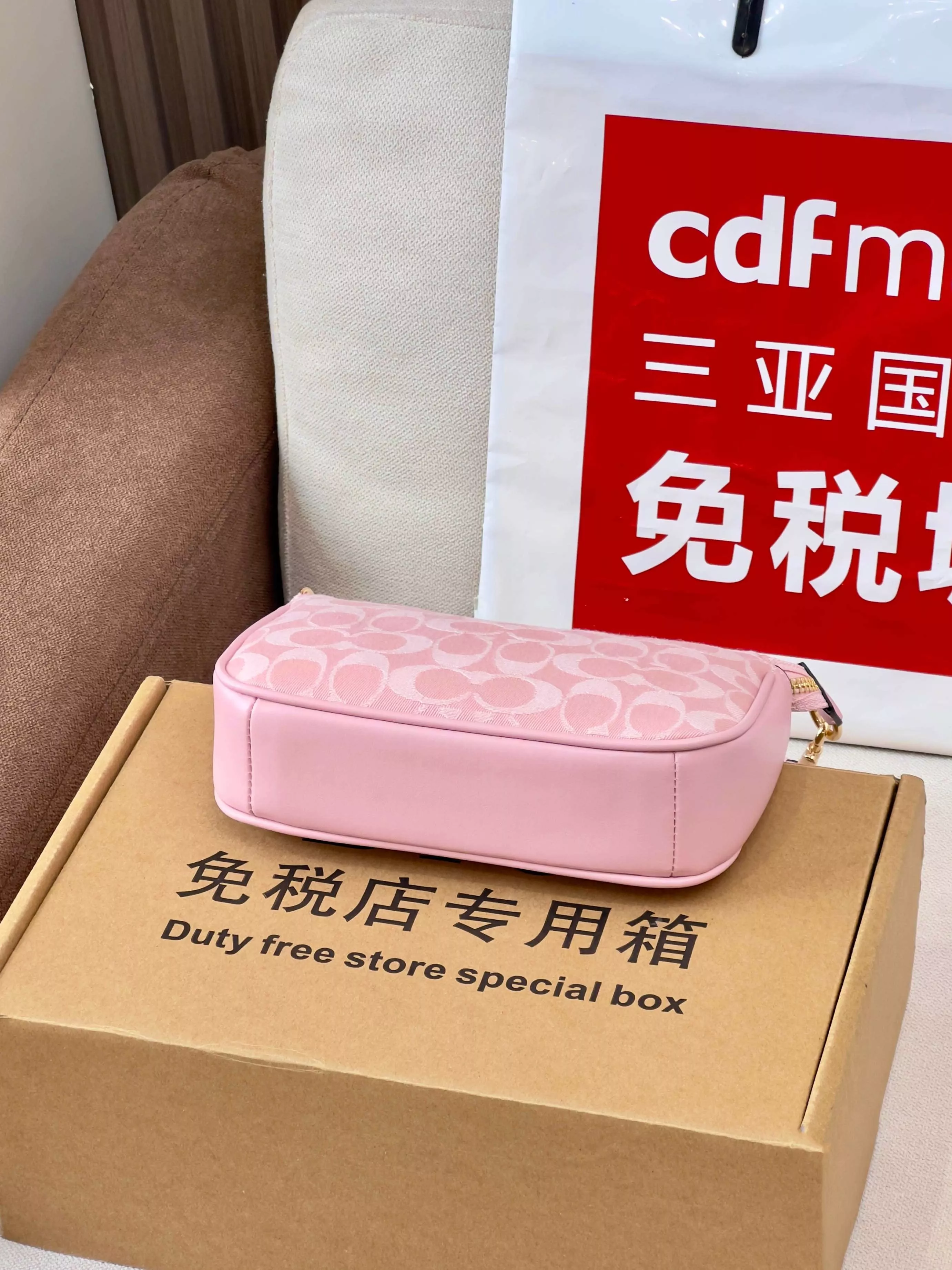 코치 클래식 로고 레트로 미니 숄더백 상세 이미지 2