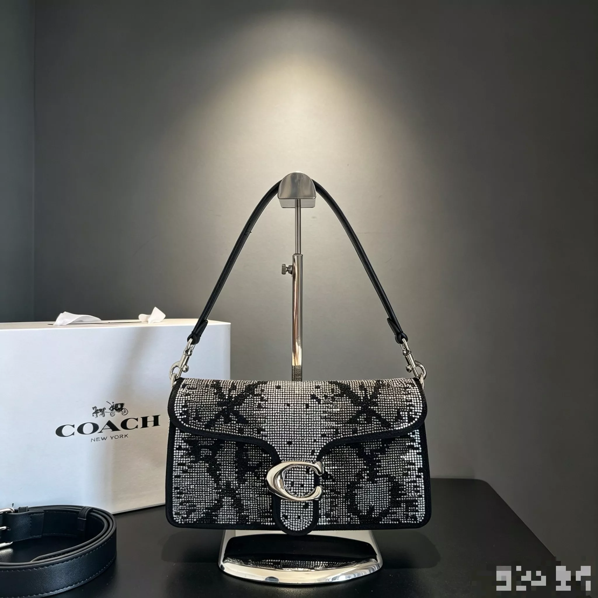 코치 태비 스타일 체인 백 상세 이미지 24