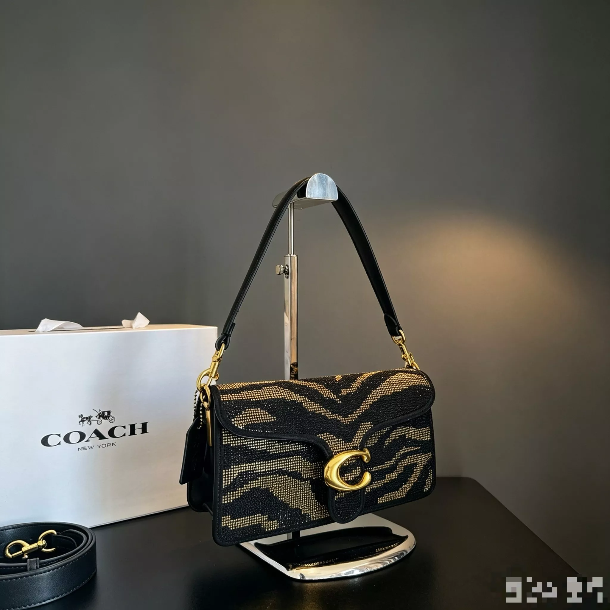 코치 태비 스타일 체인 백 상세 이미지 2