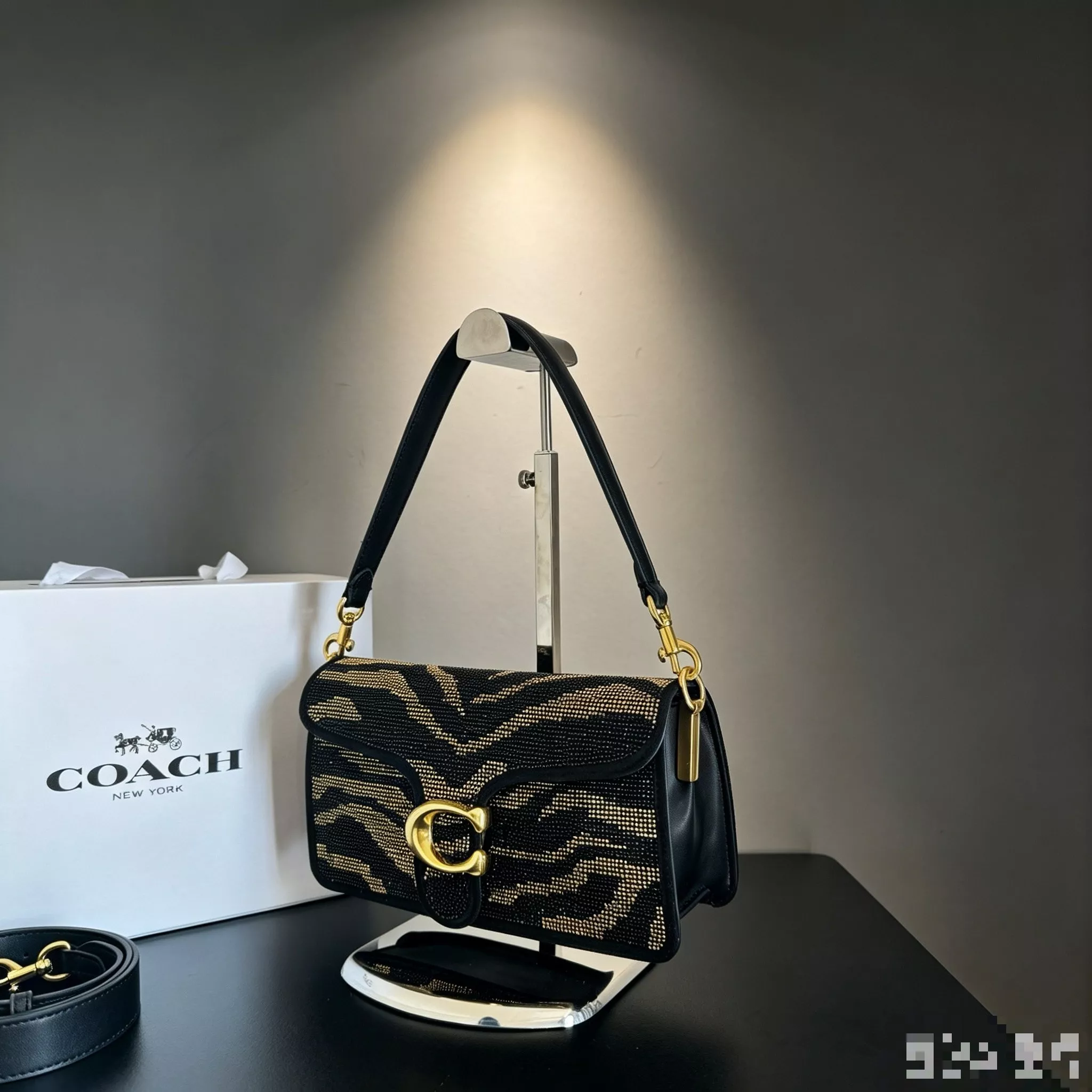 코치 태비 스타일 체인 백 상세 이미지 3