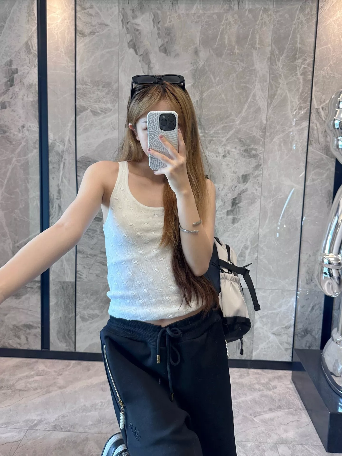 루이비통 진주 장식 자수 포인트 쇼츠 상세 이미지 14