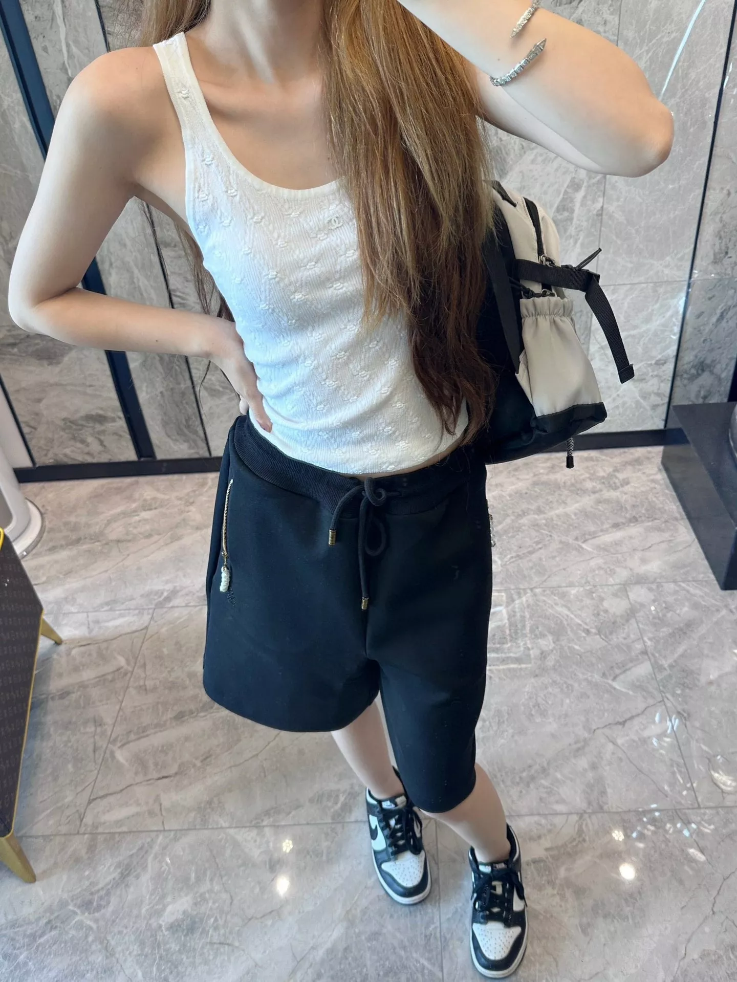 루이비통 진주 장식 자수 포인트 쇼츠 상세 이미지 16