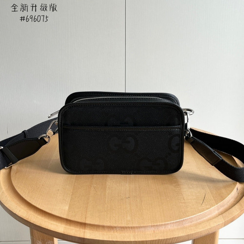 구찌 직사각형 빈티지 무드 스트랩 백