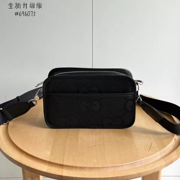구찌 직사각형 빈티지 무드 스트랩 백