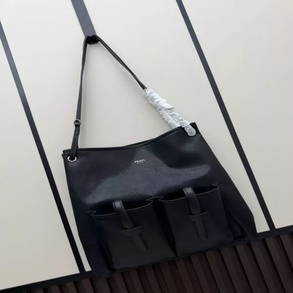 프라다 입체 포켓 레더 빅백