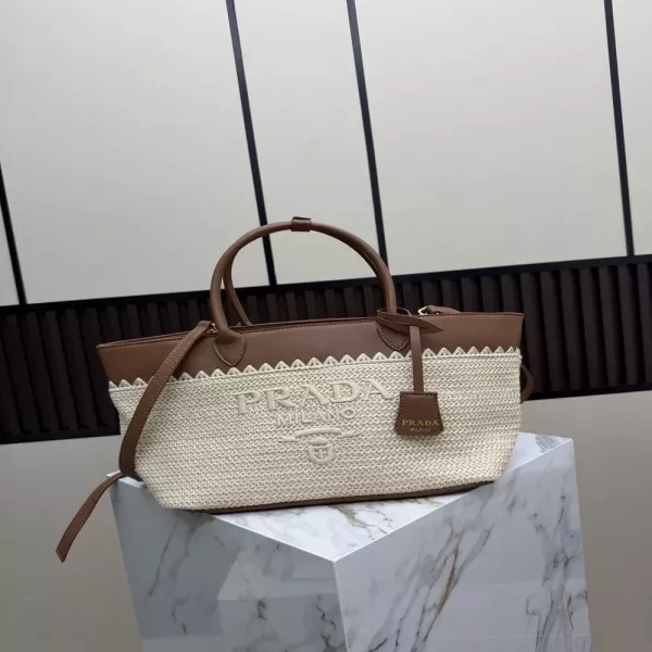 프라다 라피아 수제 위빙 핸드백