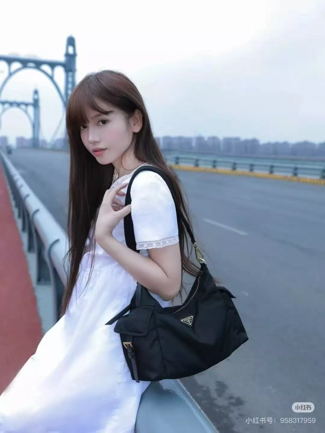 프라다 레트로 무드 언더암 백 상세 이미지 10