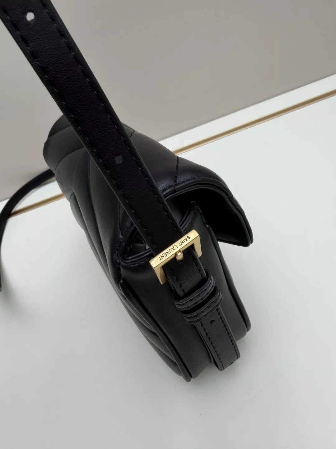 입생로랑 루루 토이 퀼팅 램스킨 숄더백 상세 이미지 6