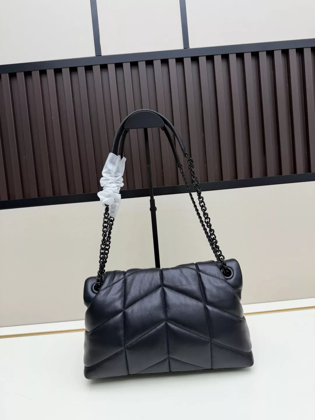 입생로랑 루루 퍼퍼 퀼팅 램스킨 체인 백 상세 이미지 2