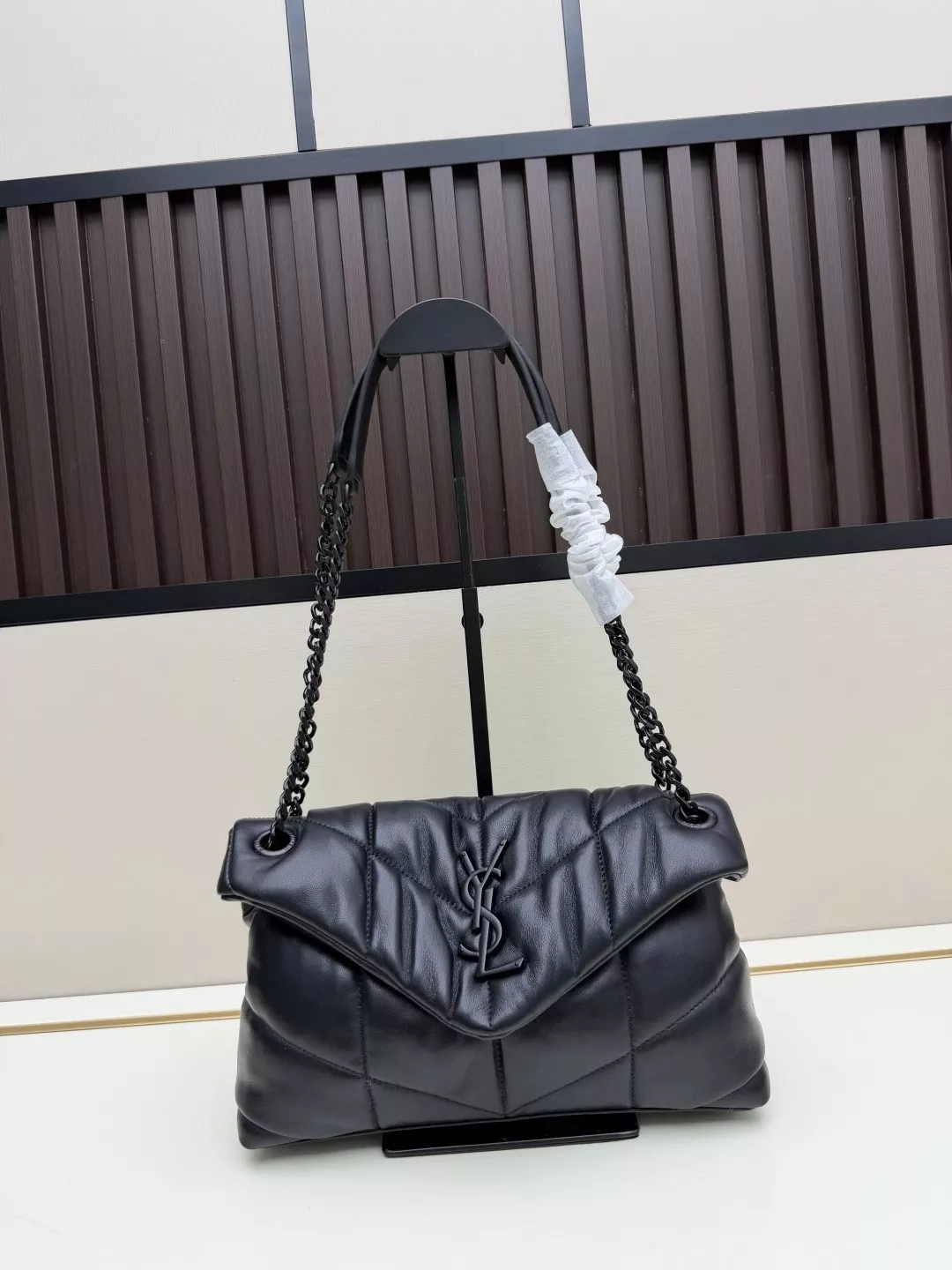 입생로랑 루루 퍼퍼 퀼팅 램스킨 체인 백 상세 이미지 1