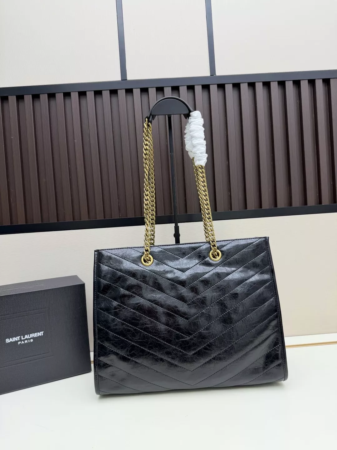 입생로랑 니키 라지 체인 토트백 상세 이미지 2