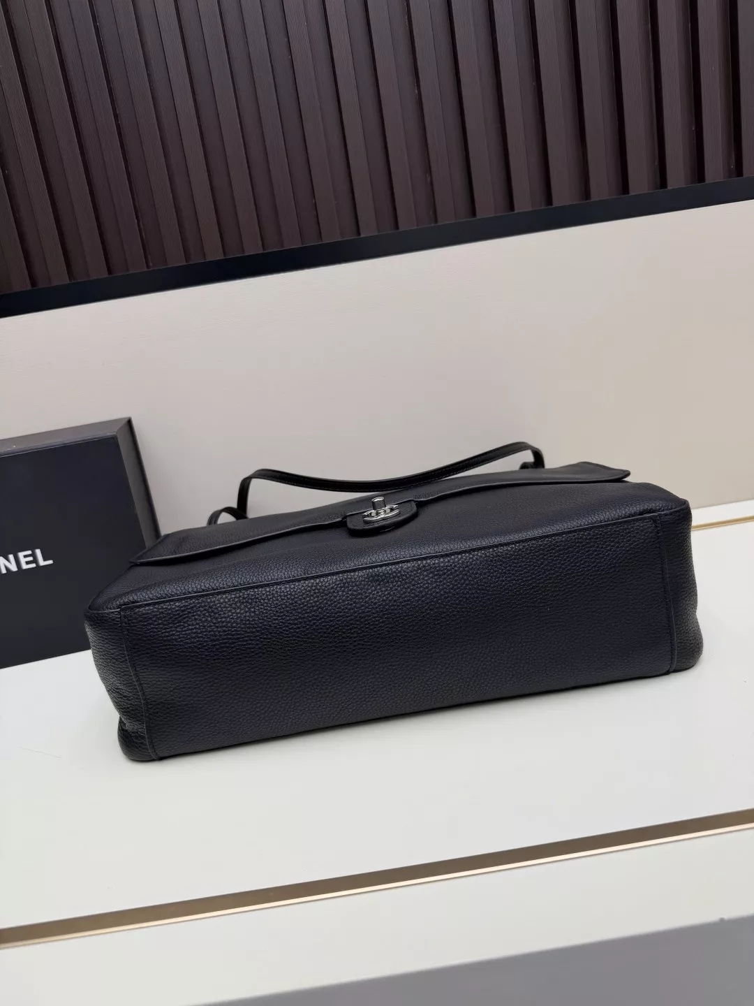 샤넬 블랙 실버 버클 레더 쇼핑백 상세 이미지 4