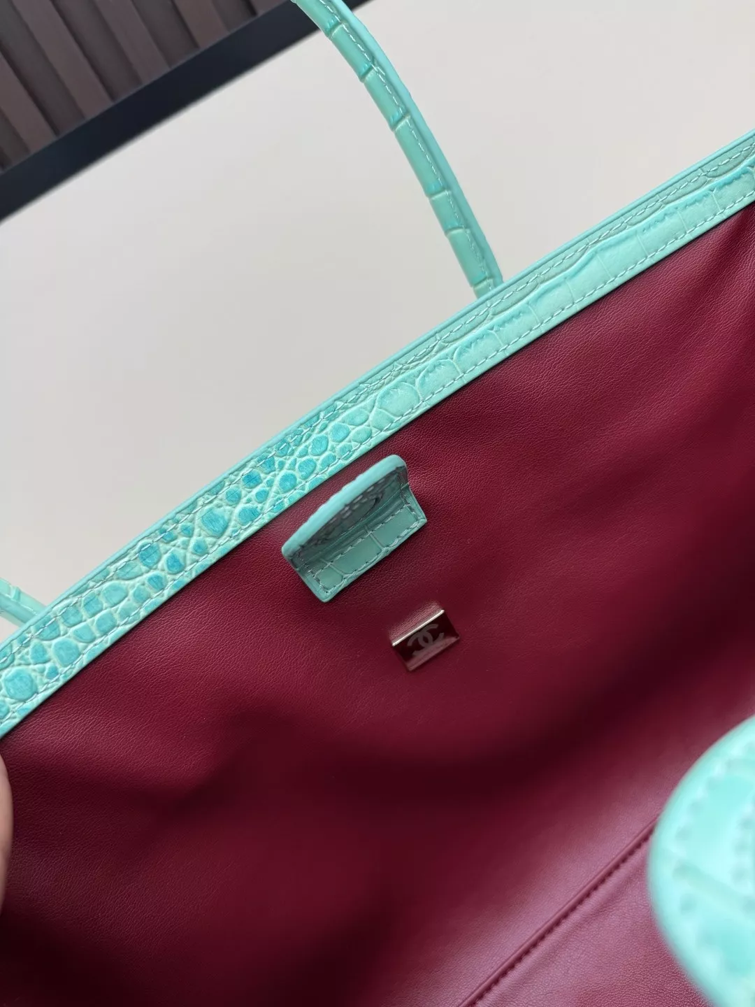 샤넬 크로커 엠보 레더 쇼핑백 상세 이미지 7