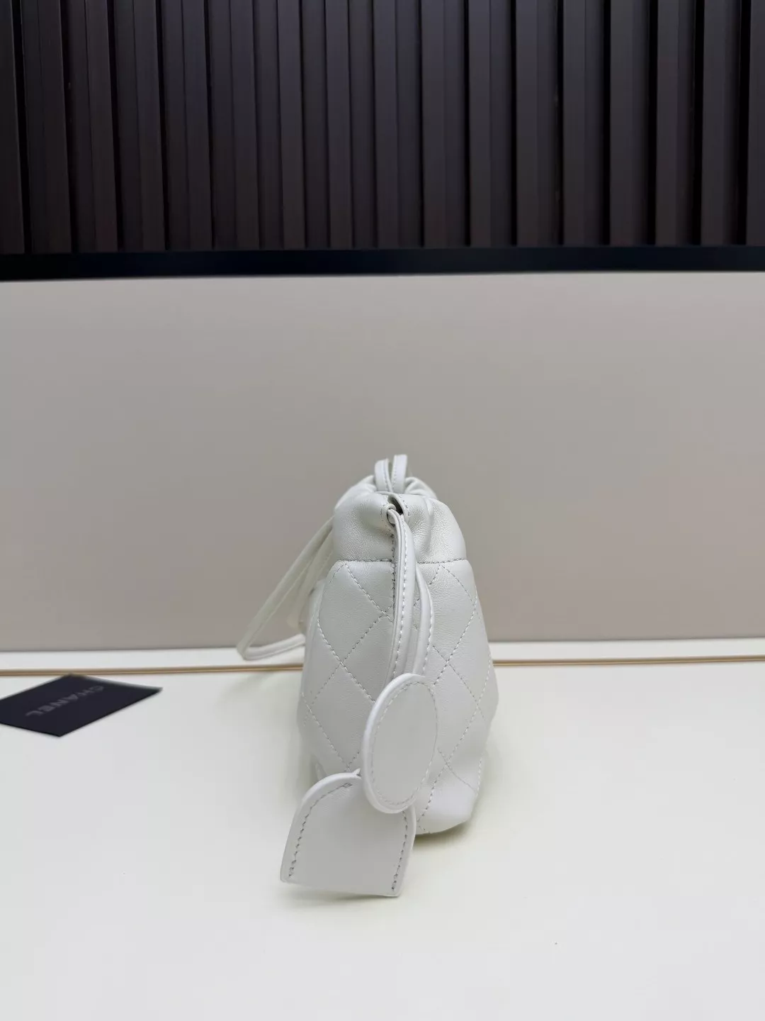 샤넬 드로우스트링 퀼팅 숄더백 상세 이미지 3
