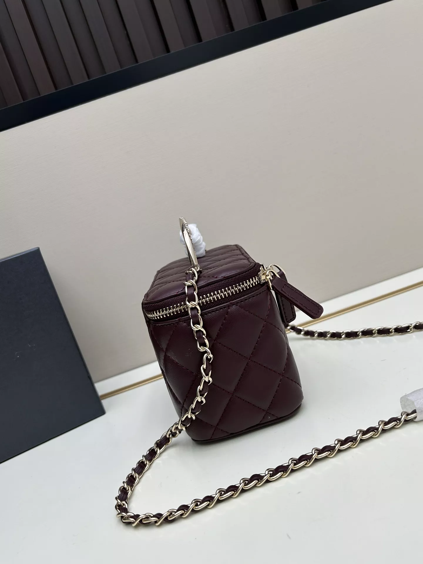 샤넬 까멜리아 핸들 박스백 상세 이미지 2