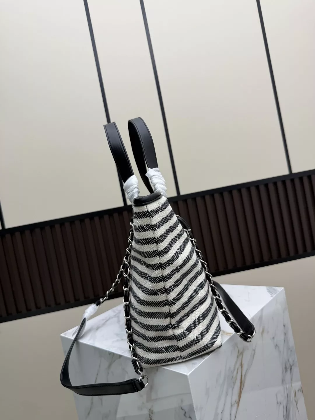 샤넬 스트라이프 짜임 비치백 상세 이미지 2