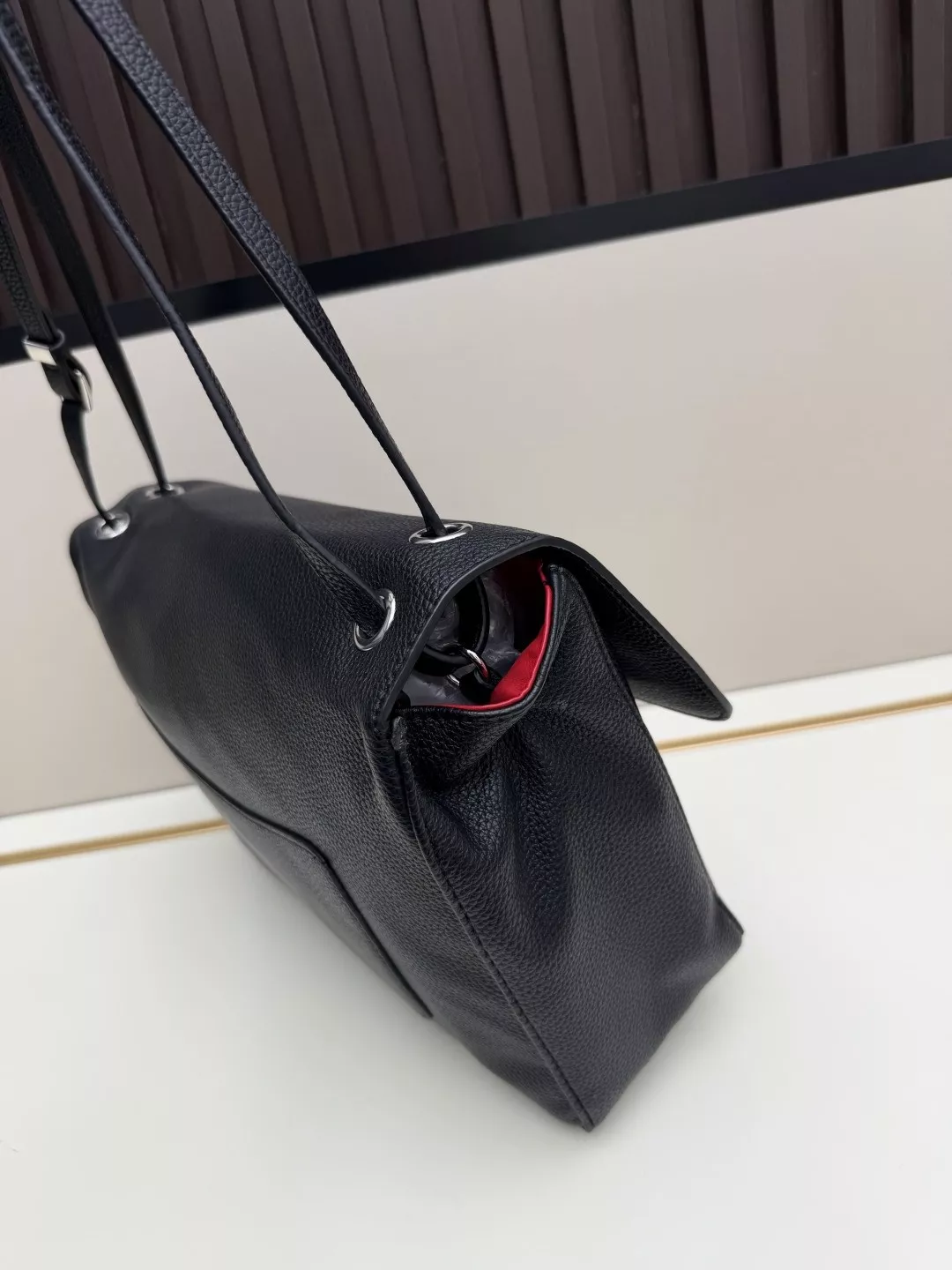 샤넬 클래식 맥시 플랩 백 상세 이미지 3