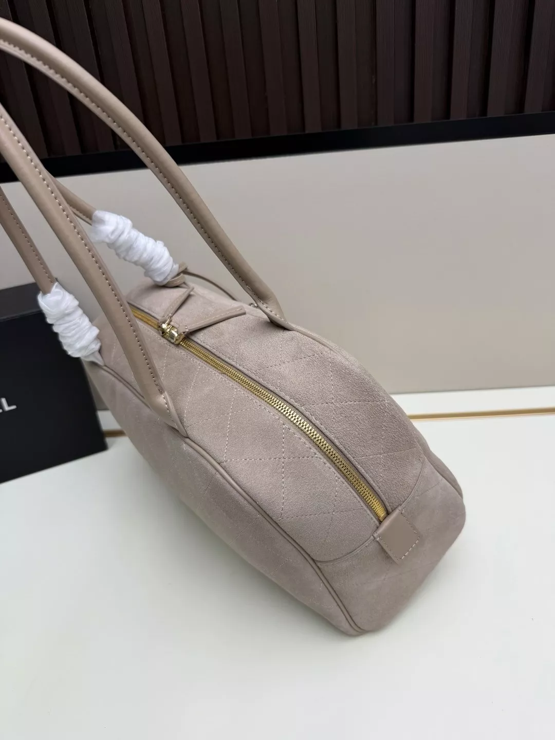 샤넬 클래식 볼링 스타일 핸드백 상세 이미지 2