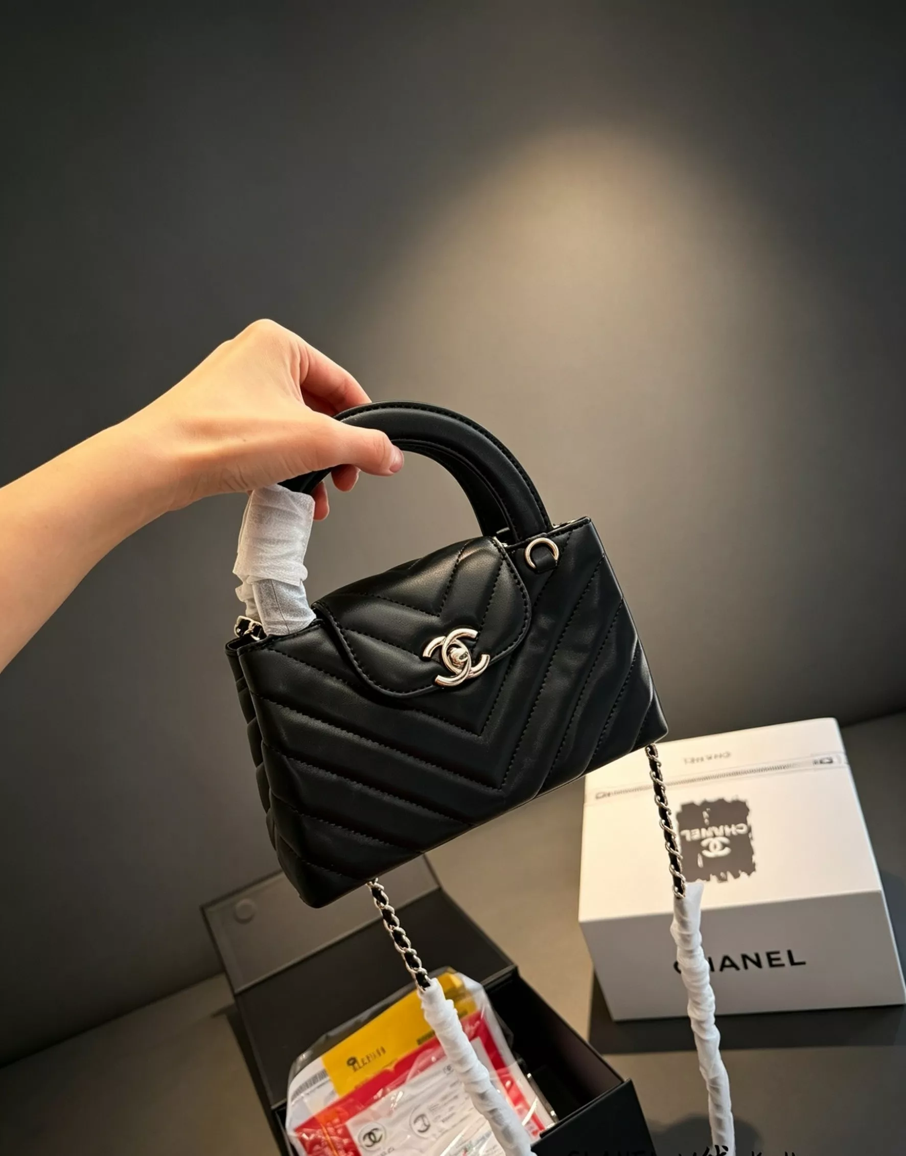 샤넬 켈리 스타일 블랙 금장 핸드백 상세 이미지 3
