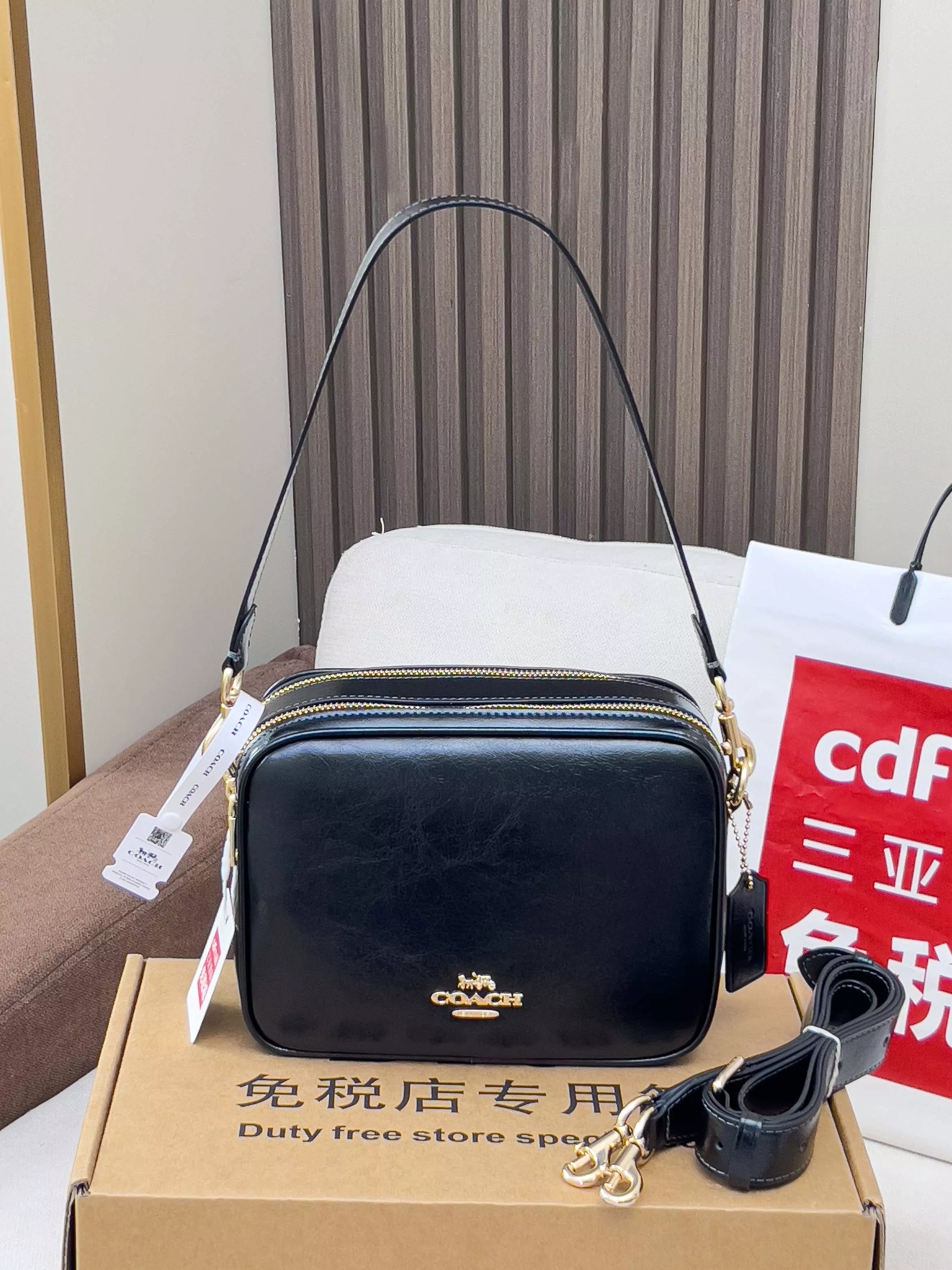 코치 업그레이드된 더블 수납 숄더백 상세 이미지 2