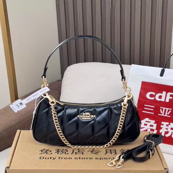 코치 카르멘 미니 초승달 체인 백