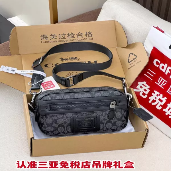 코치 클래식 로고 포인트 메신저 스타일 백