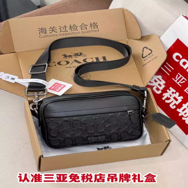 코치 클래식 로고 더블지퍼 숄더형 가방
