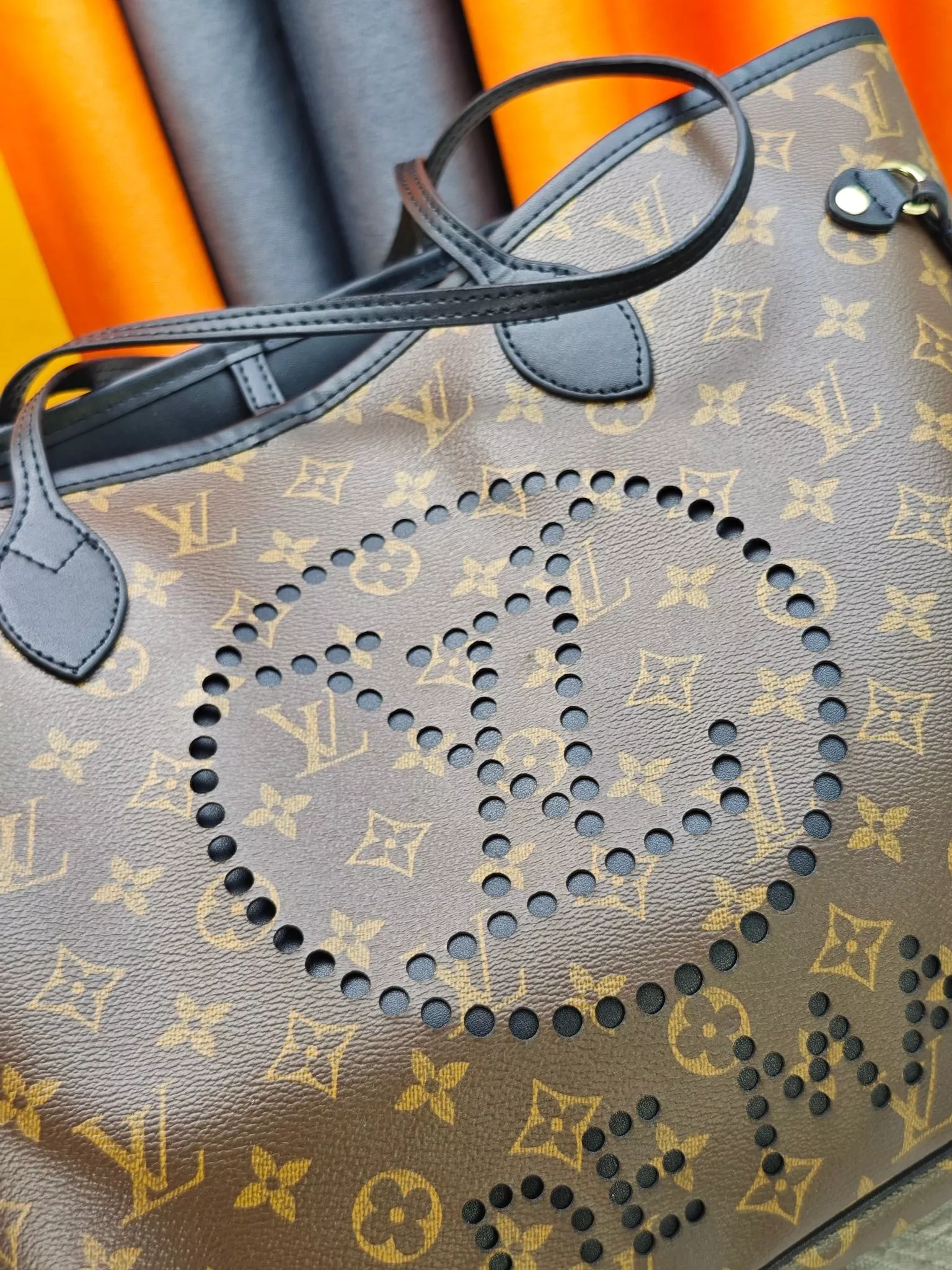 루이비통 모노그램 에덴 중형 핸드백 상세 이미지 8